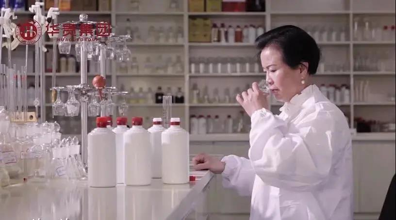 华贵集团总工程师冯小宁获“酒业卓越女性领导者”奖项!(图7) 华贵集团总工程师冯小宁获“酒业卓越女性领导者”奖项!(图7)